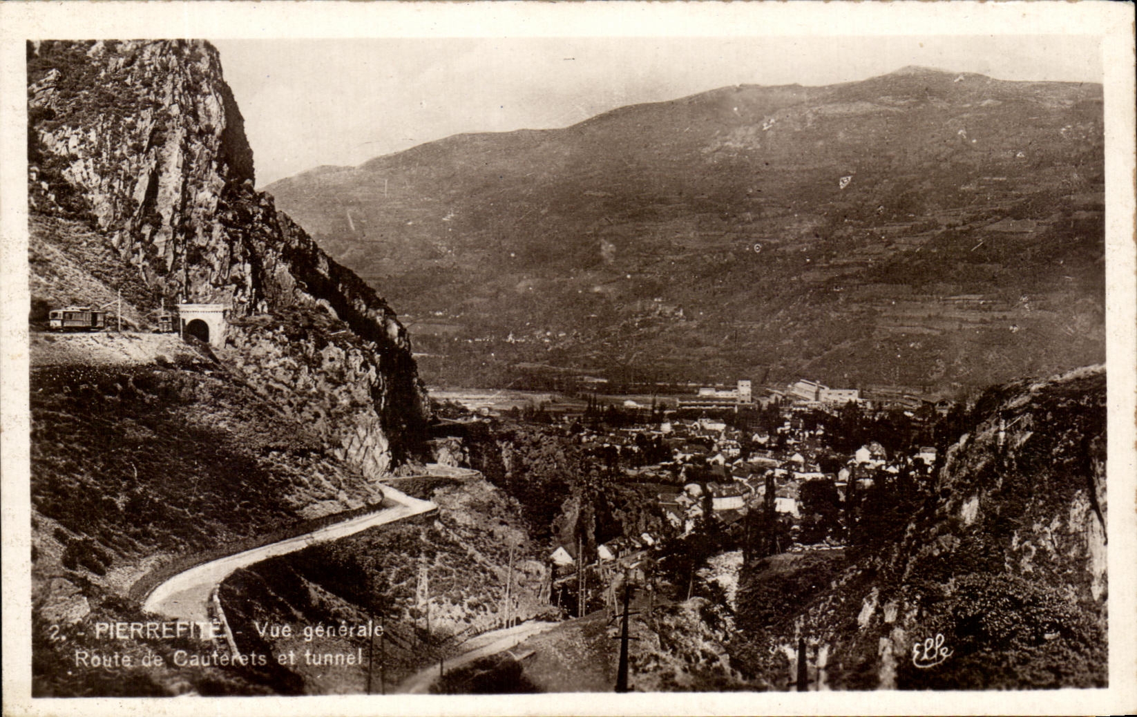 Pierrefitte - Vue générale. Route de Cauterets et tunnel