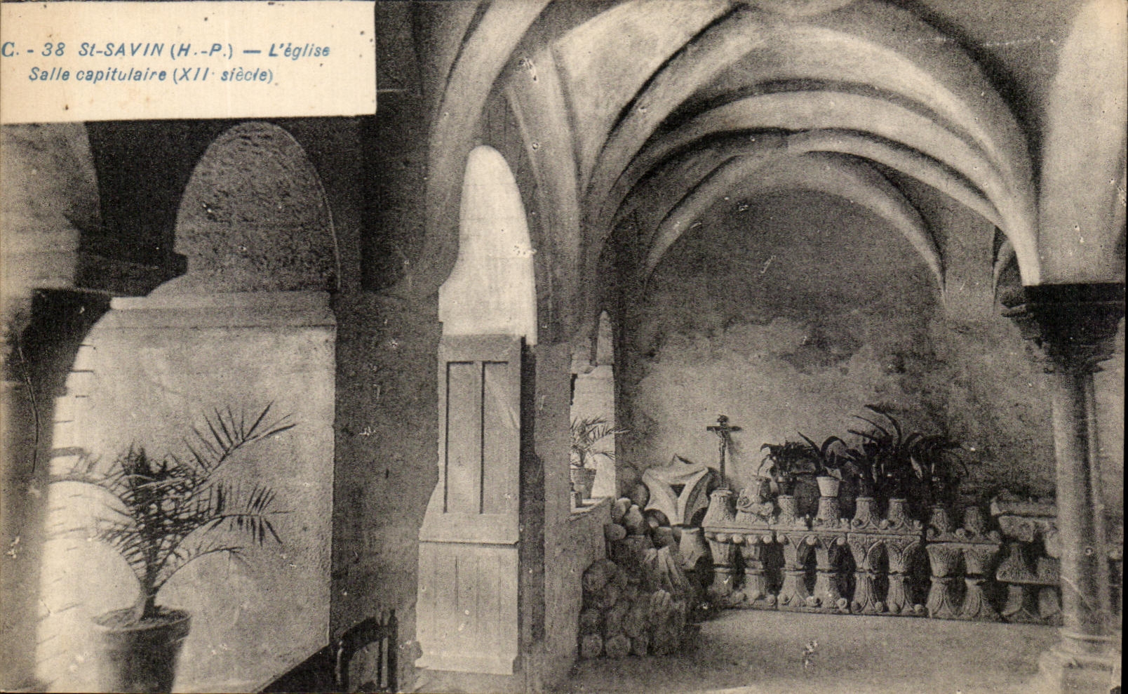 St-Savin (H.-P.) — L'église, Salle capitulaire (XIIe siècle)