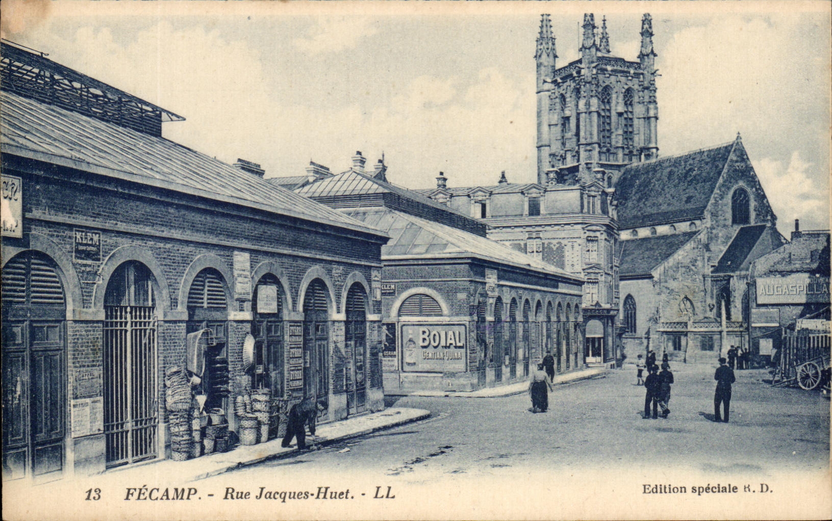 CPA Fecamp Rue Jacques Huet (bien animee)