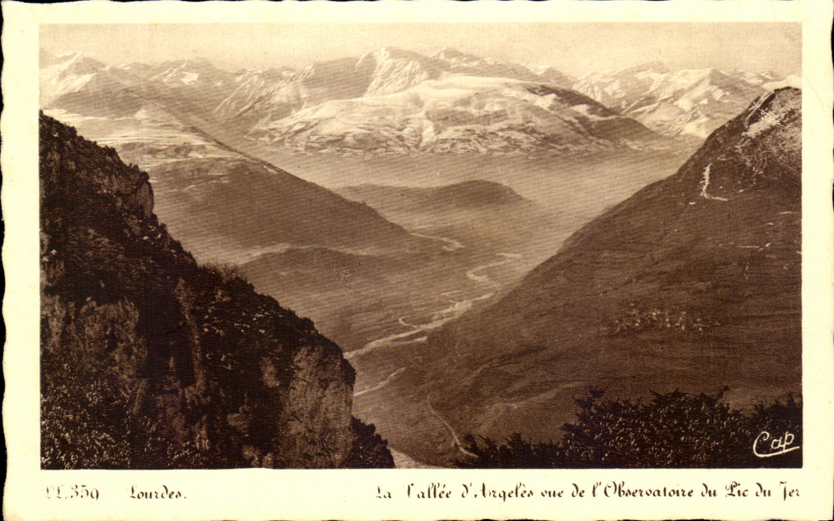 CPA Lourdes La vallee d'Argeles vue de l'observatoire du Pic du Jer