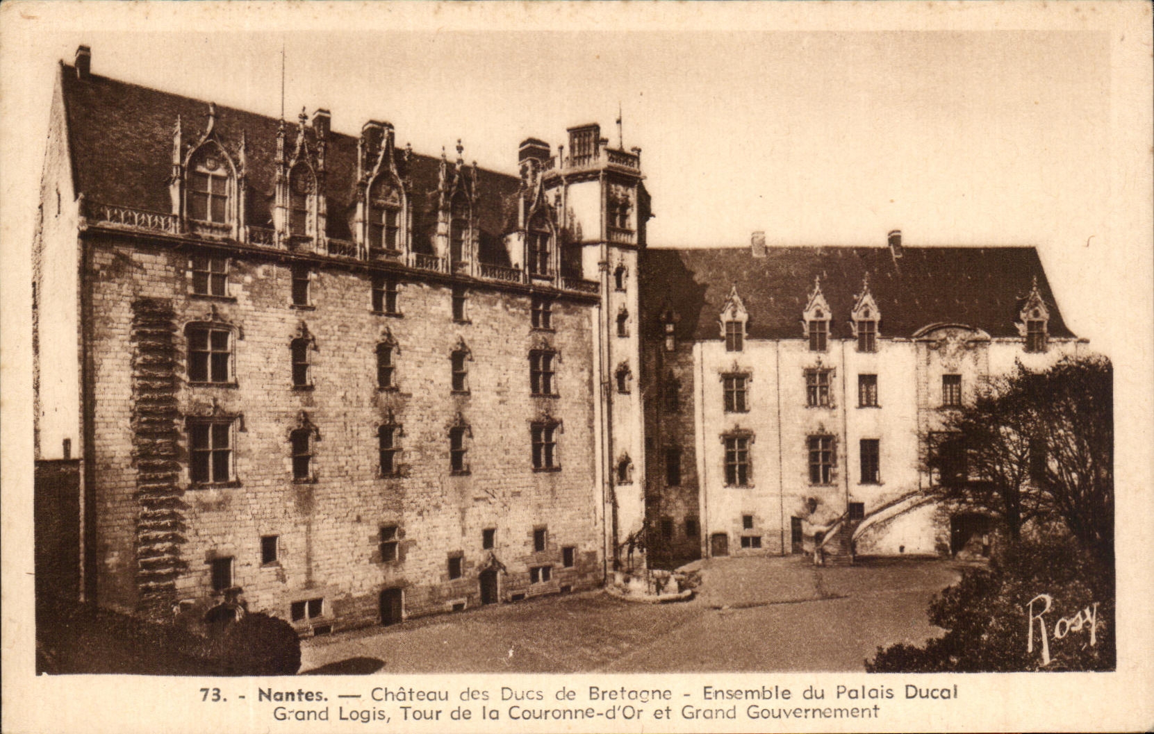 CPA Nantes Chateau des Ducs de Betagne Ensemble du Palais Ducal Grand Logis Tour de la Couronne d'Or 