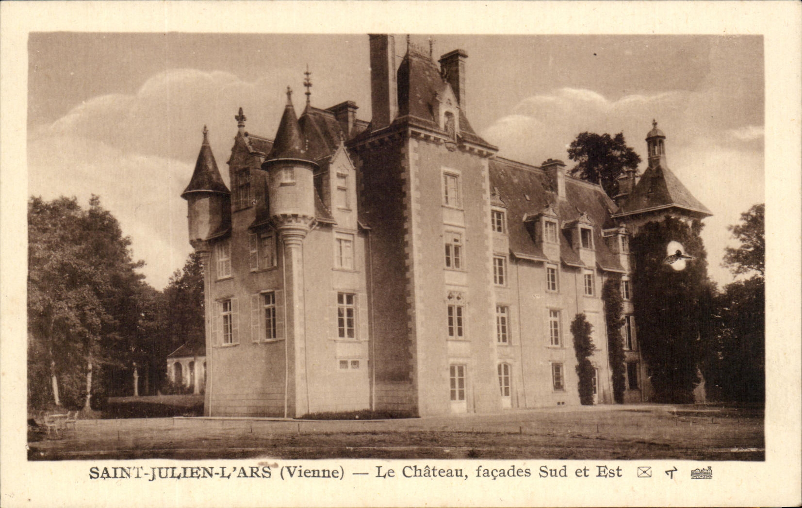 CPA Saint Julien L'Ars Le Chateau facades Sud et Est