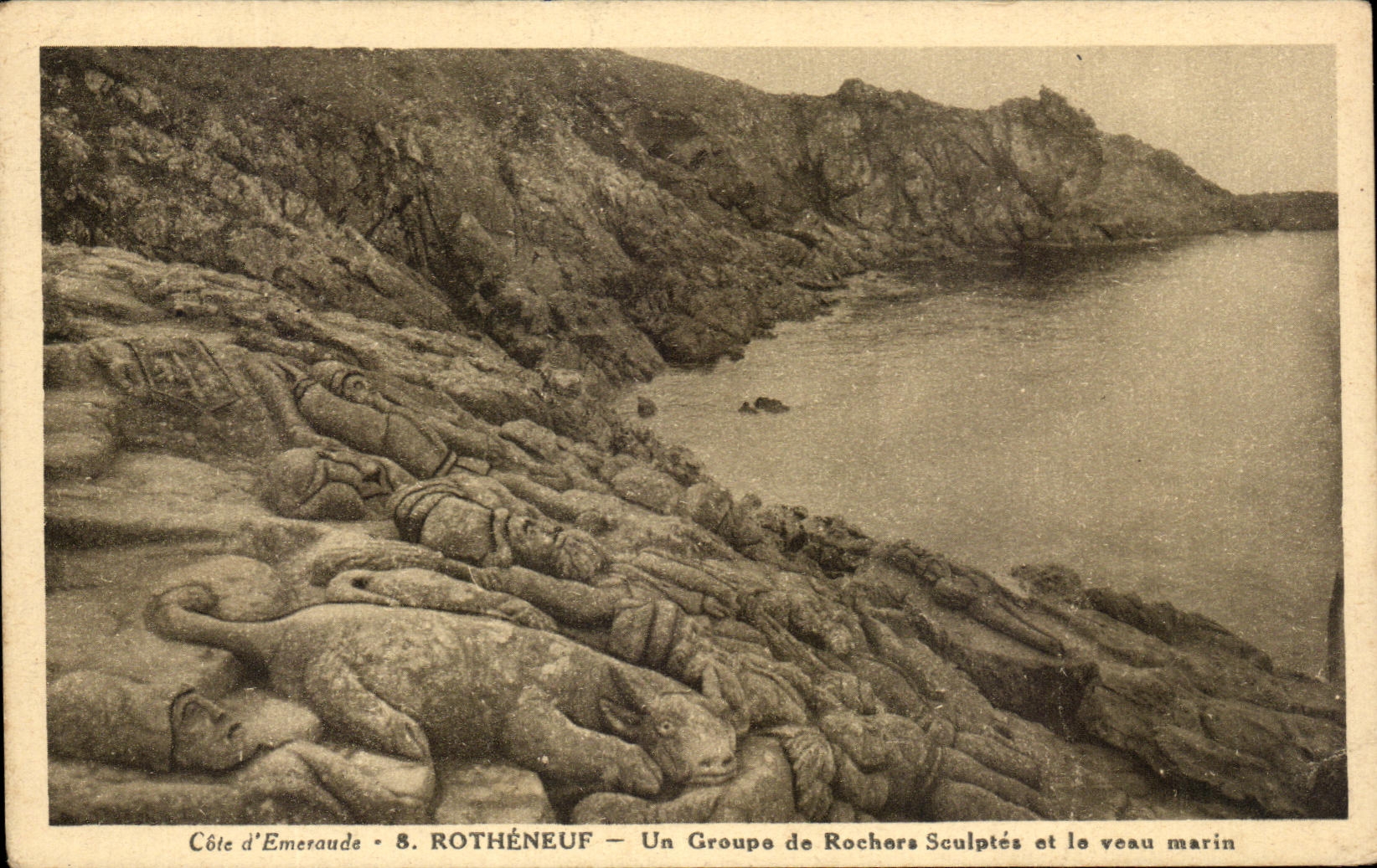 Côte d'Émeraude - 8. Rothénéuf — Un Groupe de Rochers Sculptés et le veau marin