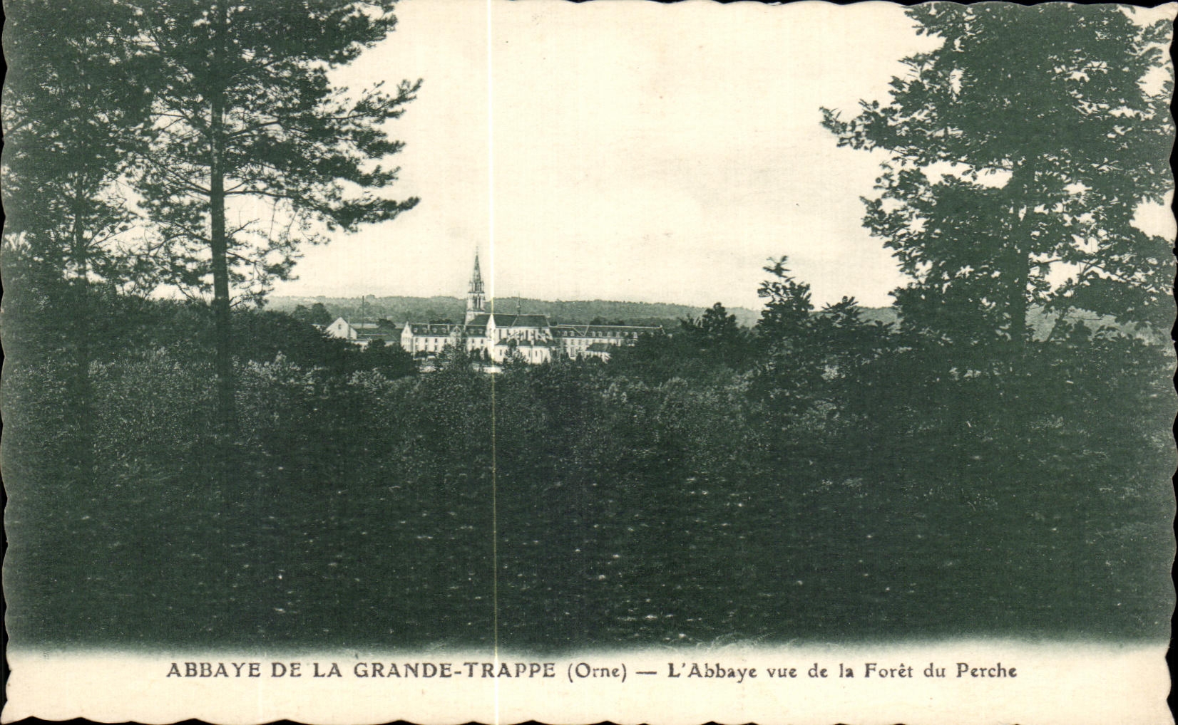 CPA Abbaye De La Grande Trappe L'Abbaye Vue De La Forte Du Perche