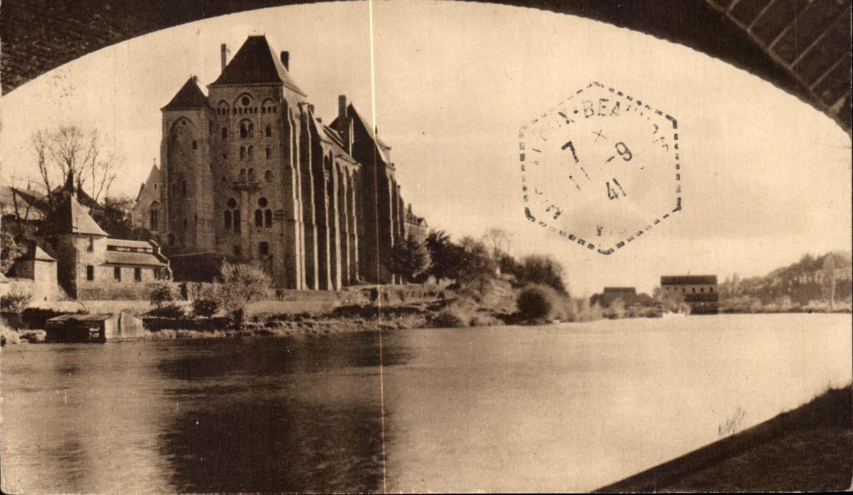 CPA L'Abbaye De Solesmes Vue Sous Le Pont
