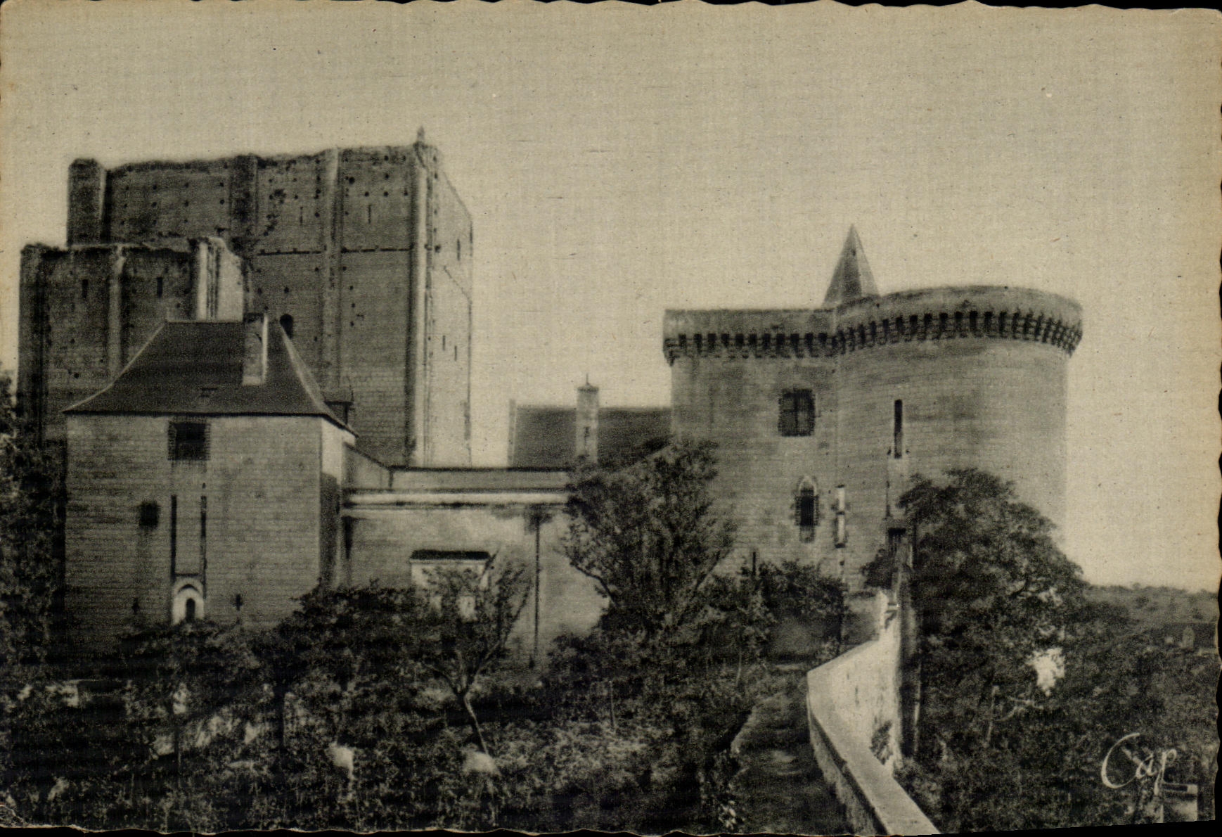 CPA Loches Restes de l'Ancienne forteresse aujourd hui prison