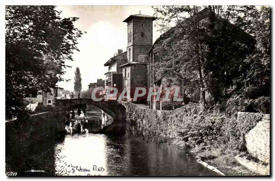 Saint-Jean-Pied-de-Port — L'Église et la Nive — Réal-Photo