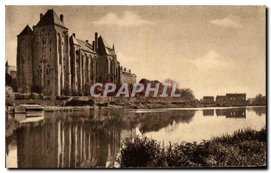 CPA L'Abbaye St Pierre de Solesmes vue De la rive droite de la Sarthe
