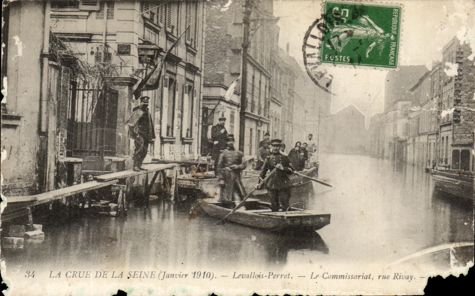CPA Le Crue De La Seine Levallois Perret Janvier 1910 Le Commisariat rue Rivay 