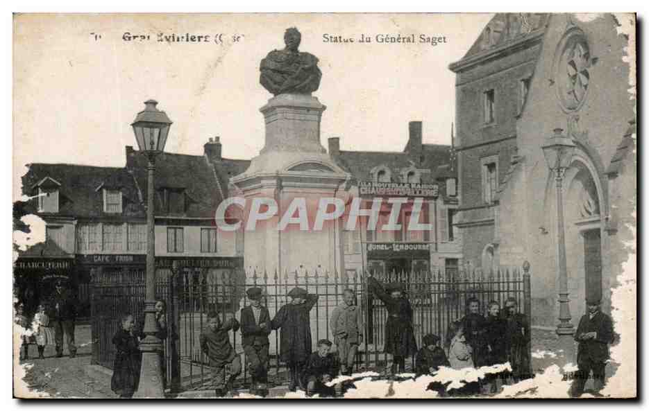 CPA Grandvillers Statue du General Saget Enfants