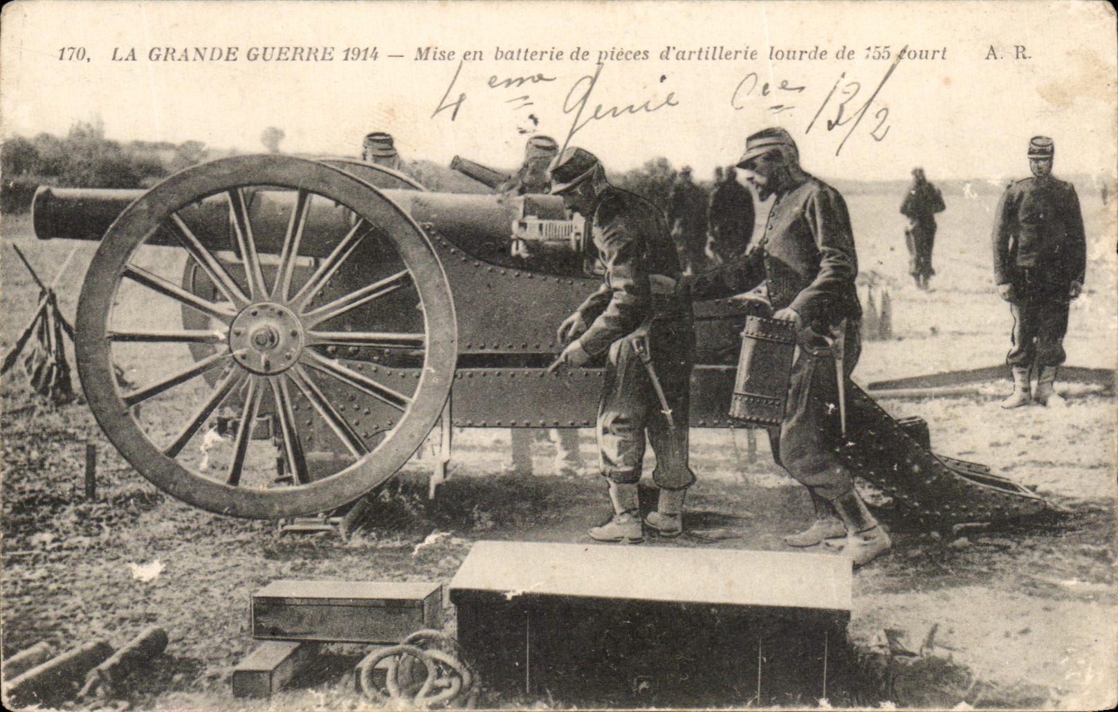 CPA Le Grande Guerre 1914 Mise en batterie de pieces d'artillerie lourde de 155 Militaria