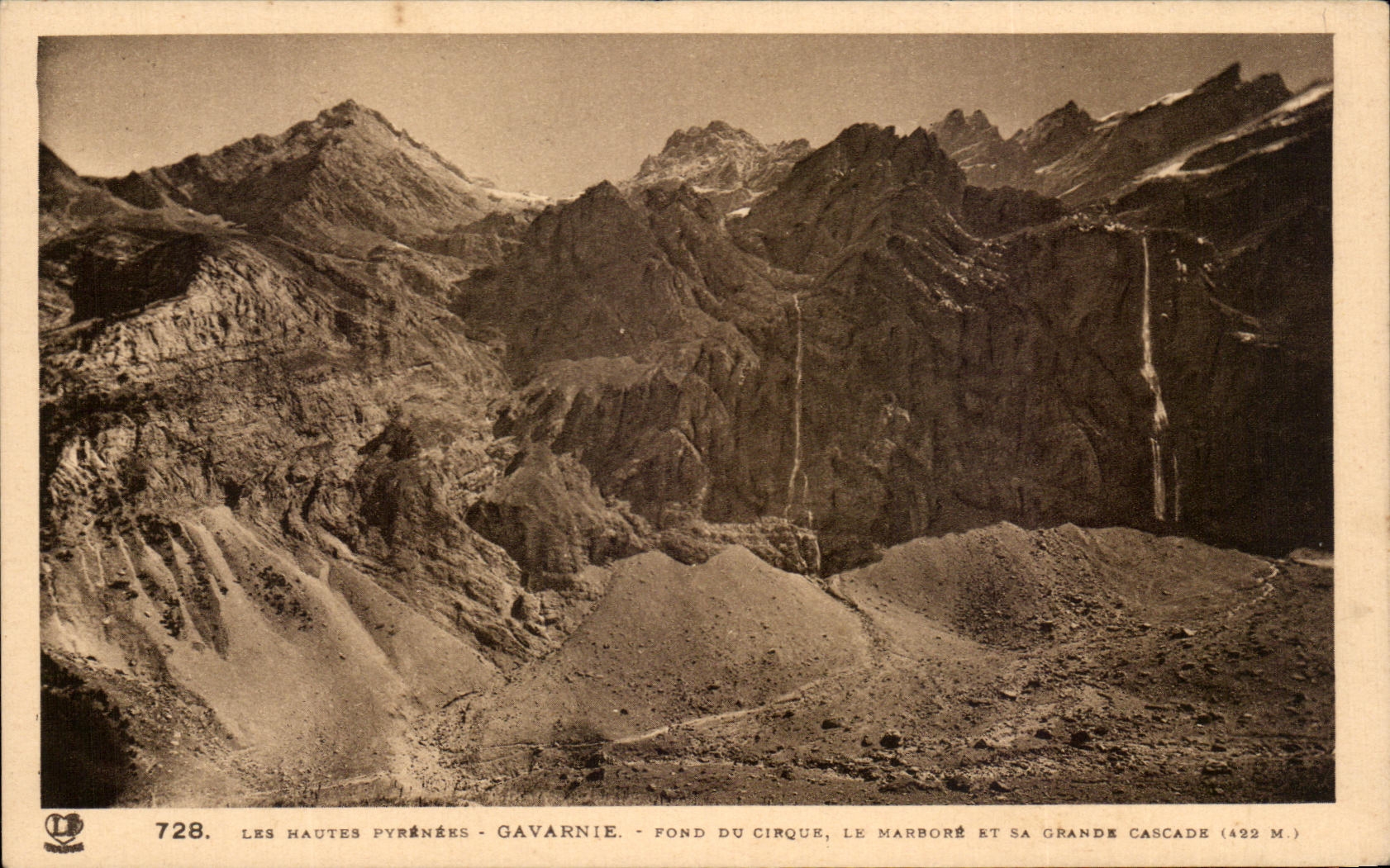 Les Hautes Pyrénées - Gavarnie - Fond du cirque, le Marboré et sa grande cascade (422 m.)