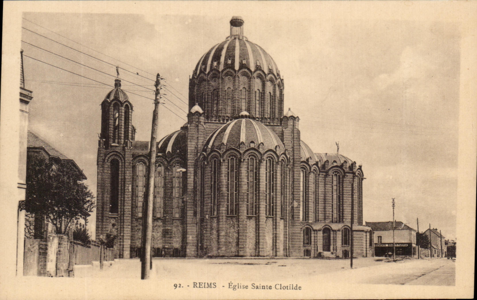 Reims - Église Sainte Clotilde — vue de l'édifice avec dôme et clocher, éditeur Polti Daphin, Reims