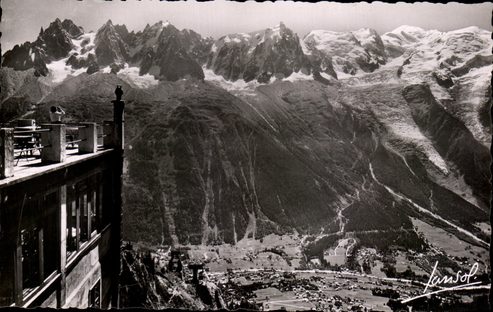 Chamonix (Haute-Savoie) 1050 m. — La Chaîne des Aiguilles et le Mont Blanc (4807 m.) vus de Plan-Praz — Éditions Photographiques JANSOL