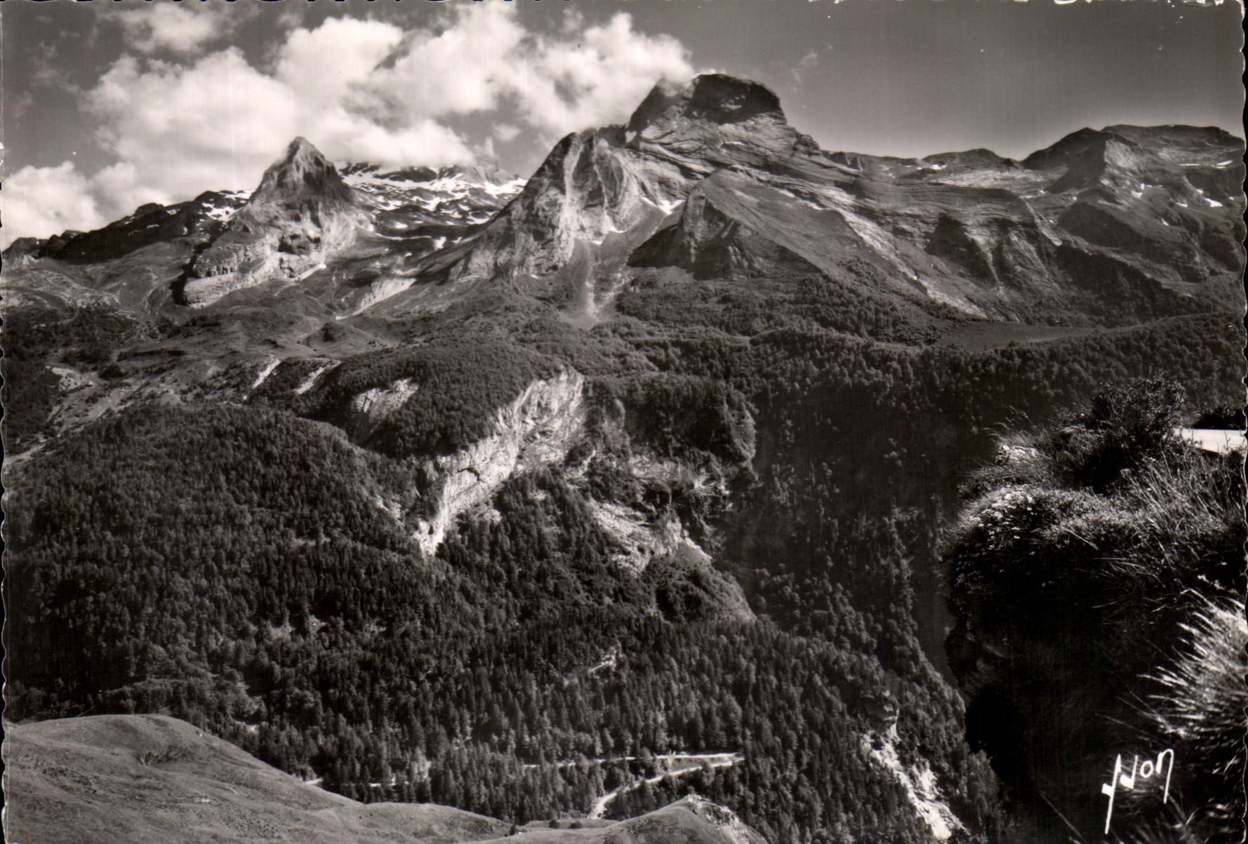 Aubisque — Massif du Ger (alt. 2612m) - Htes-Pyr. vu de l'hôtel des Crêtes blanches — Les Éditions d'Art, Paris