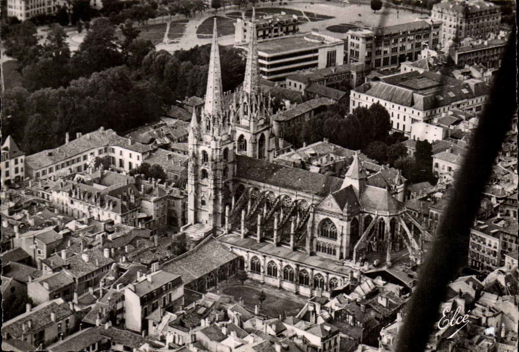 CPA Bayonne Vue aerienne de la Catludrale