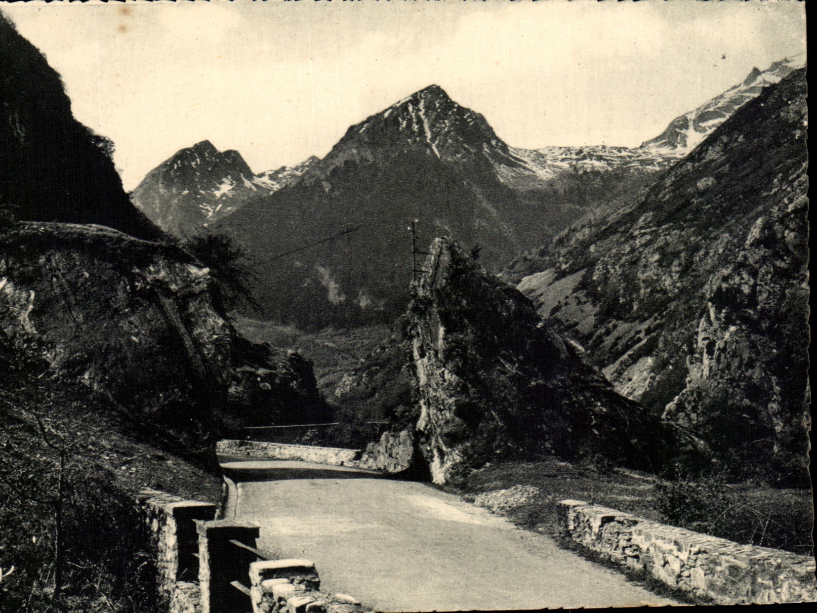 CPA Porte d'Espagne Route de Gavarnie