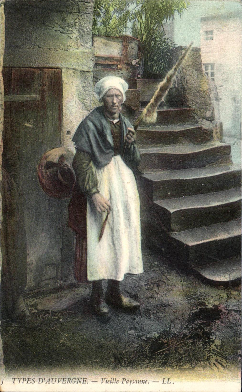 Vieille Paysanne — LL. — TYPES D'AUVERGNE — n°5