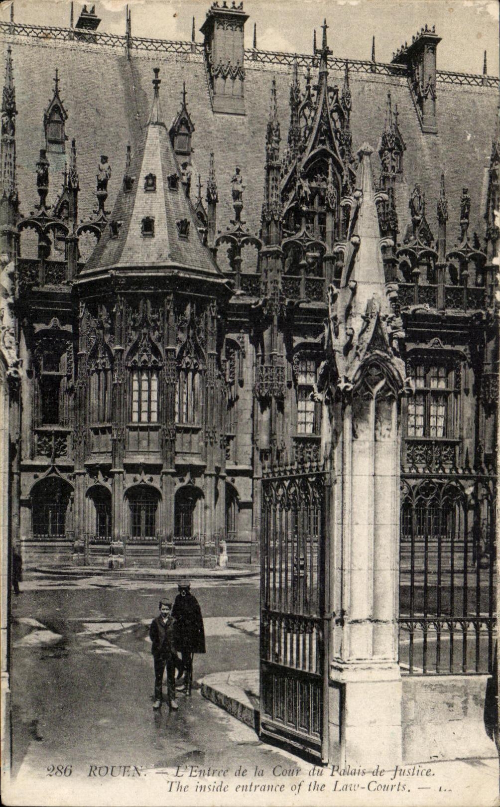 CPA Rouen L'Enter de la Cour du Palais de Justice 