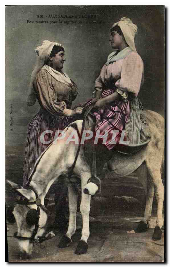 CPA Aux Sables d'olonne Femmes Folklore Costume Ane 