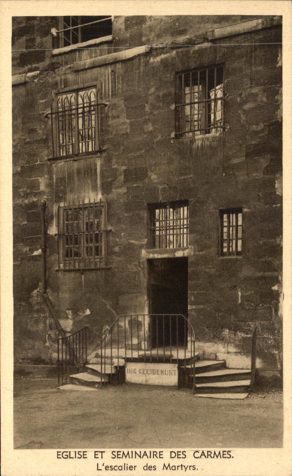 CPA Eglise Et Seminaire Des Carmes L'Escalier des Martyrs