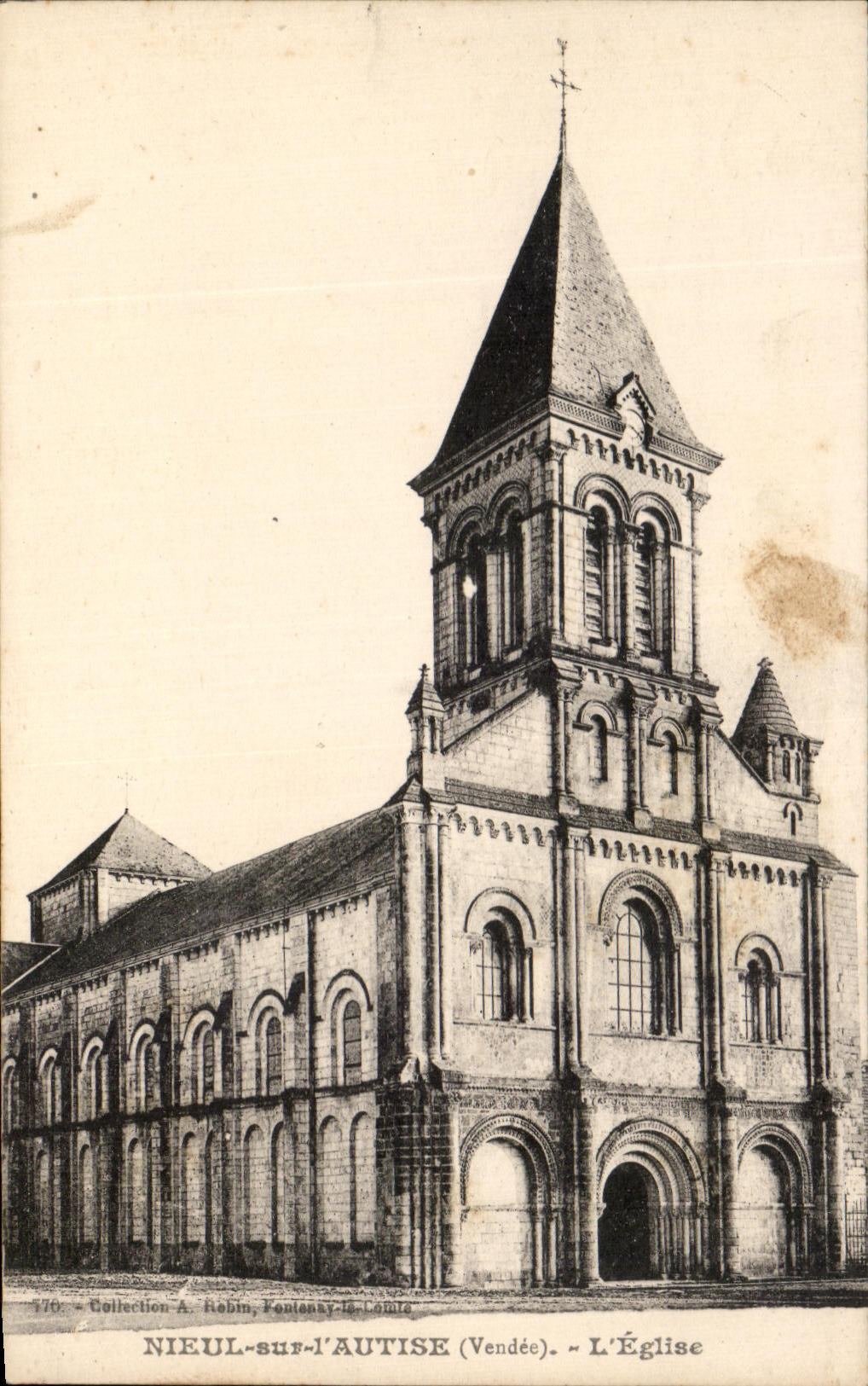 CPA Nieul Sur l'Autise L'Eglise