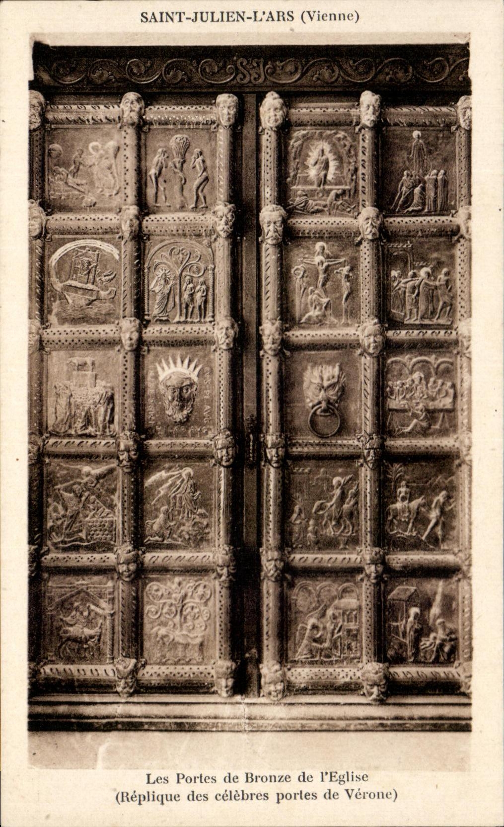 CPA Saint Julien L'Ars Les Portes de Bronze de I'Eglise (replique des portes de Verone)