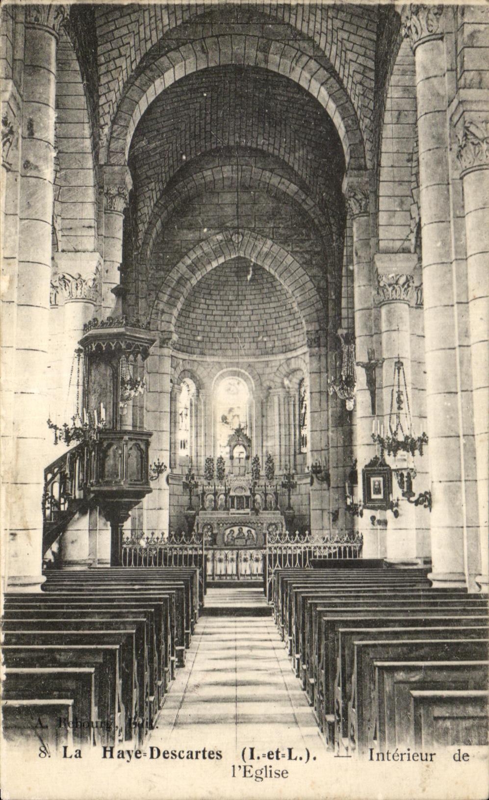 CPA La Haye Descartes Interieur de I'Eglise