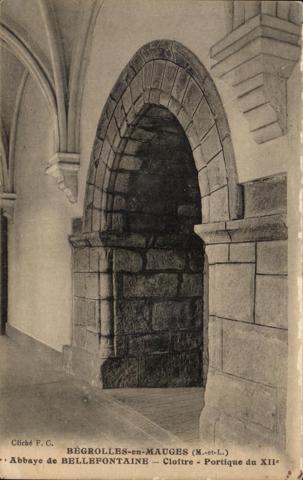CPA Bergrolles en Mauges Abbaye de Bellefontaine Cloitre Portique du 12eme