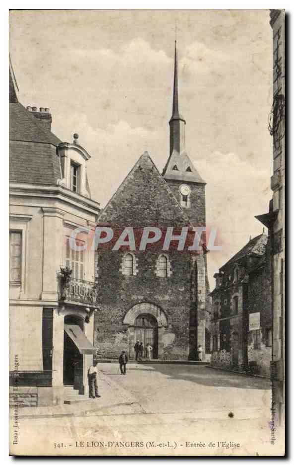 CPA Le Lion D'Angers Entree de I'Eglise