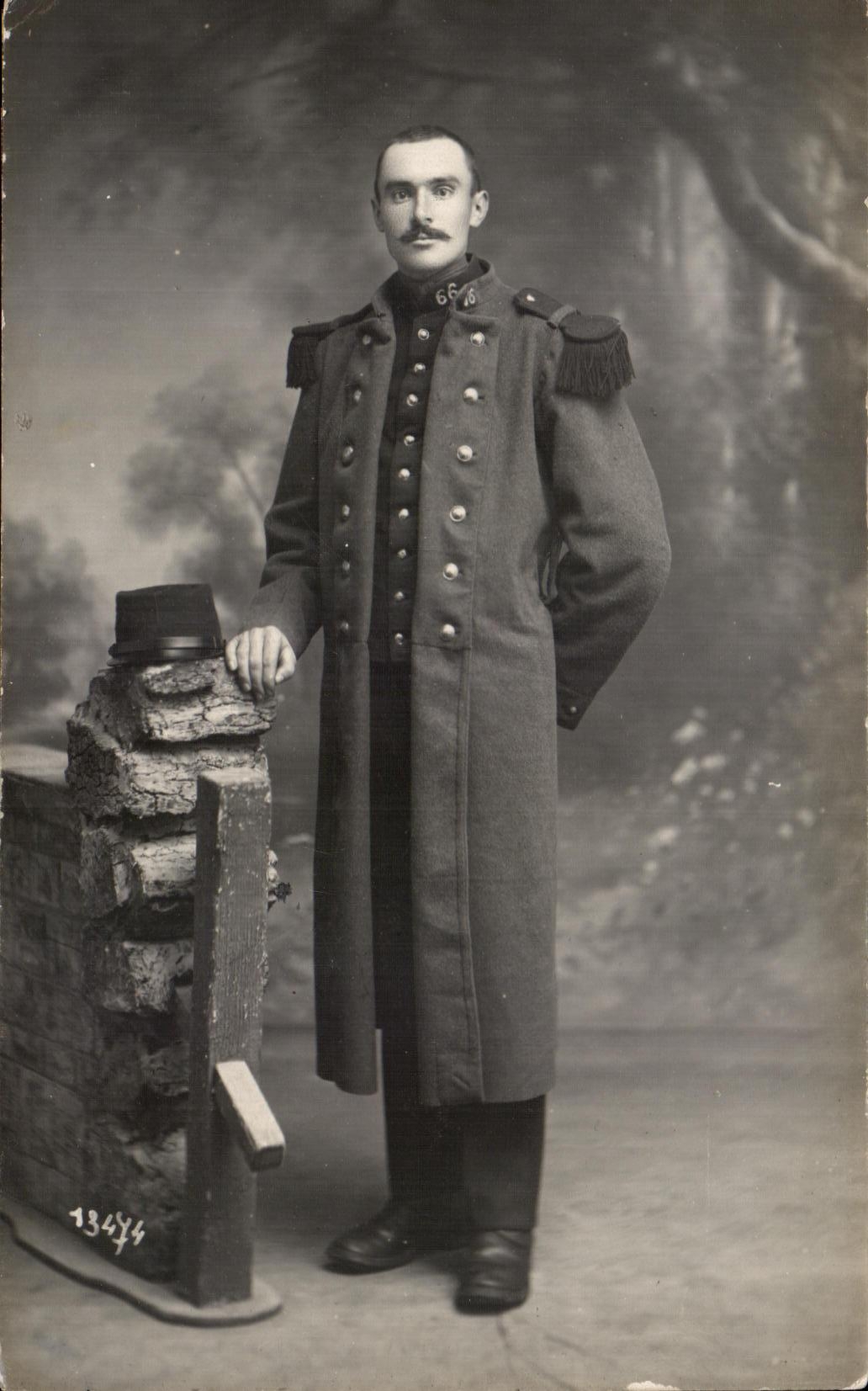 Soldaat in uniform — 66e regiment — uitgever CHARROUIN, Tours