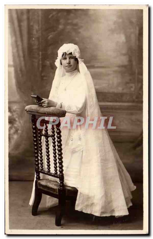 Jeune mariée en robe blanche et voile — Photo V. BÉLÉBEAU — Poitiers