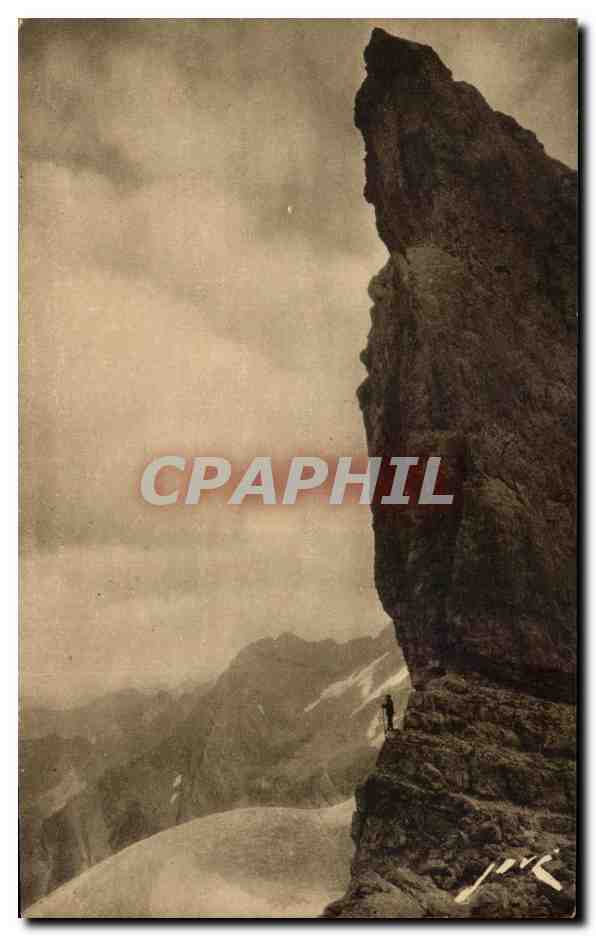 CPA Pyrenees A la breche de Roland Muraille cote sud Le cirque de Gavarnie