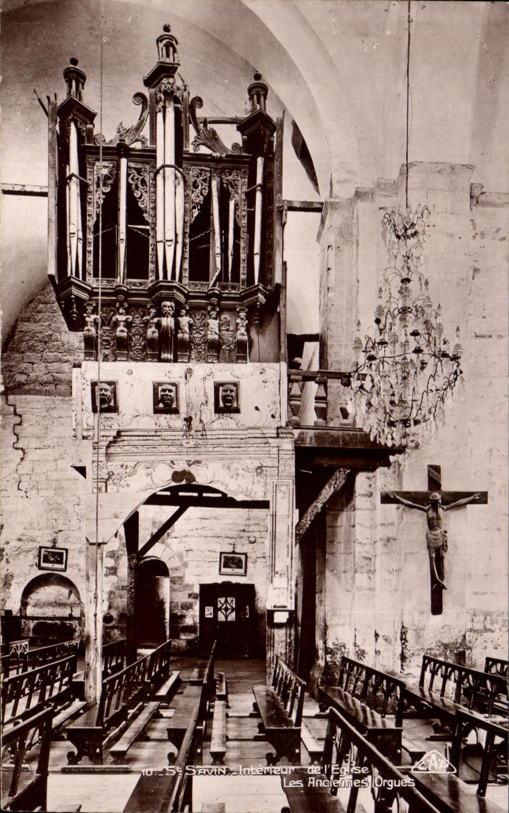 Intérieur de l'Église Saint-Savin — Les Anciennes Orgues — C.A.A.