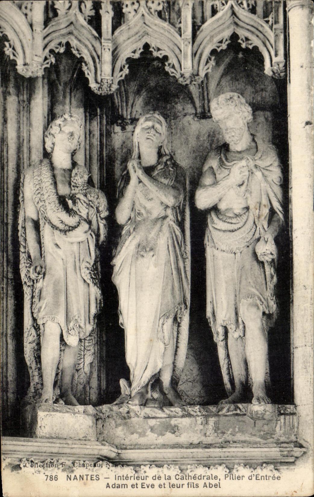 CPA Nantes Interieur De La Cathedrale Piller d'Entree Adam Et Eve Et Leur Fils Abel