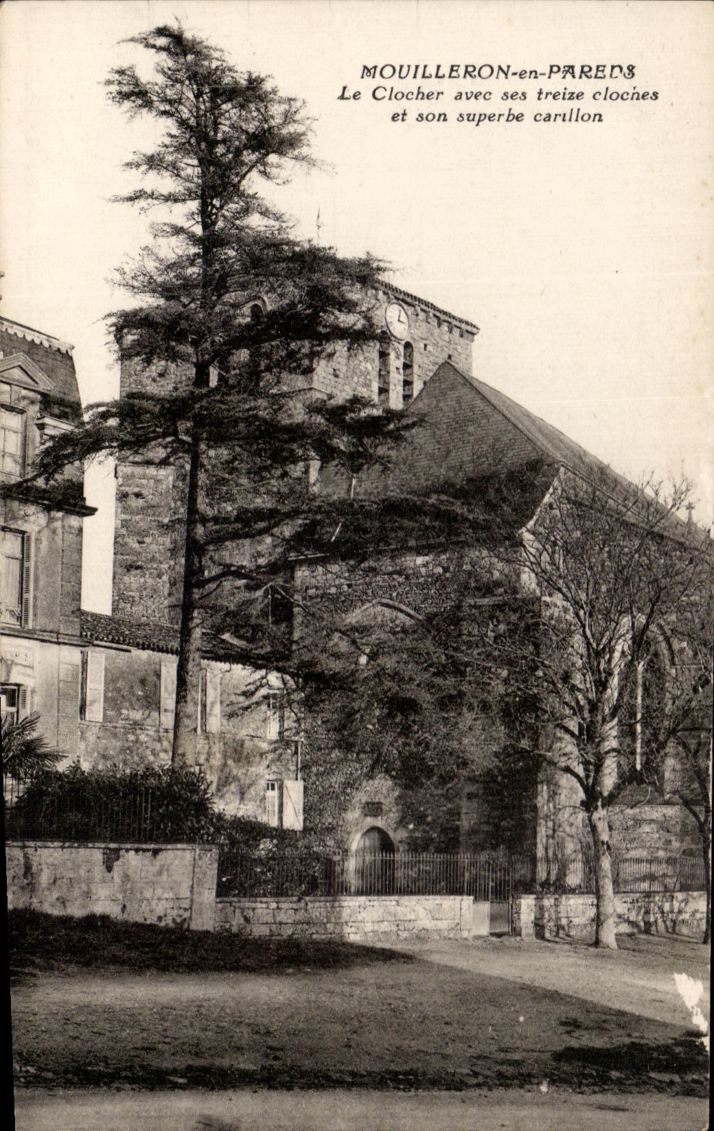 CPA Mouilleron En Pareds Le Clocher Avec Ses Treize Cloches Et Son Superbe Carillon