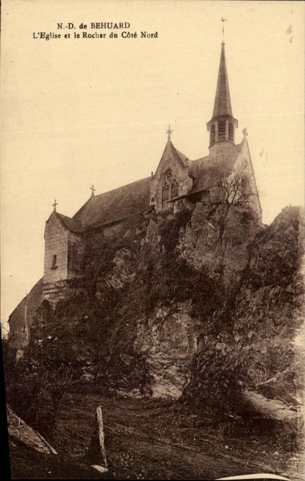 CPA ND De Behuard L'Eglise Et Le Rocher Du Cote Nord