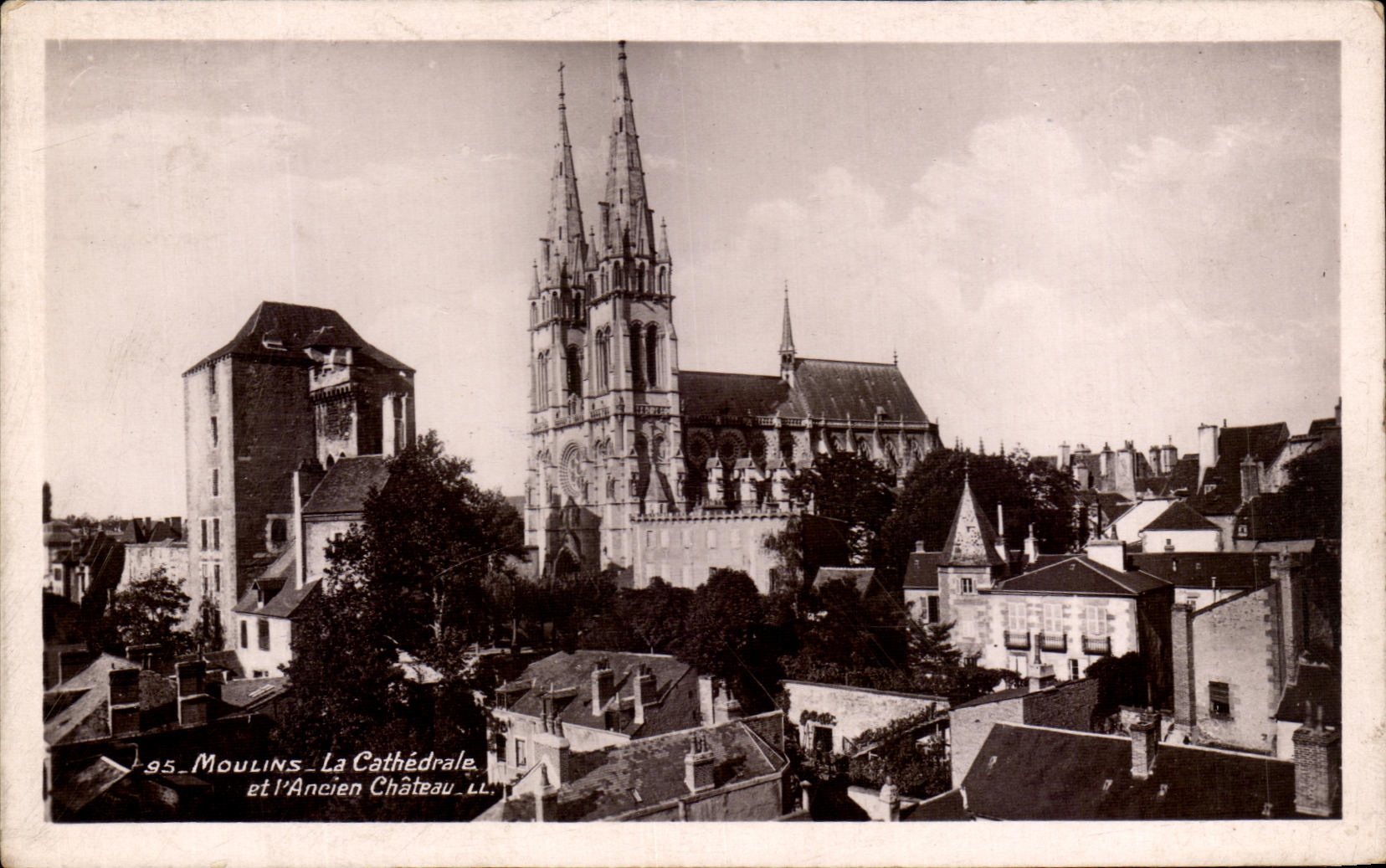 CPA Moulins La Cathedrale at l'Ancien Chateau