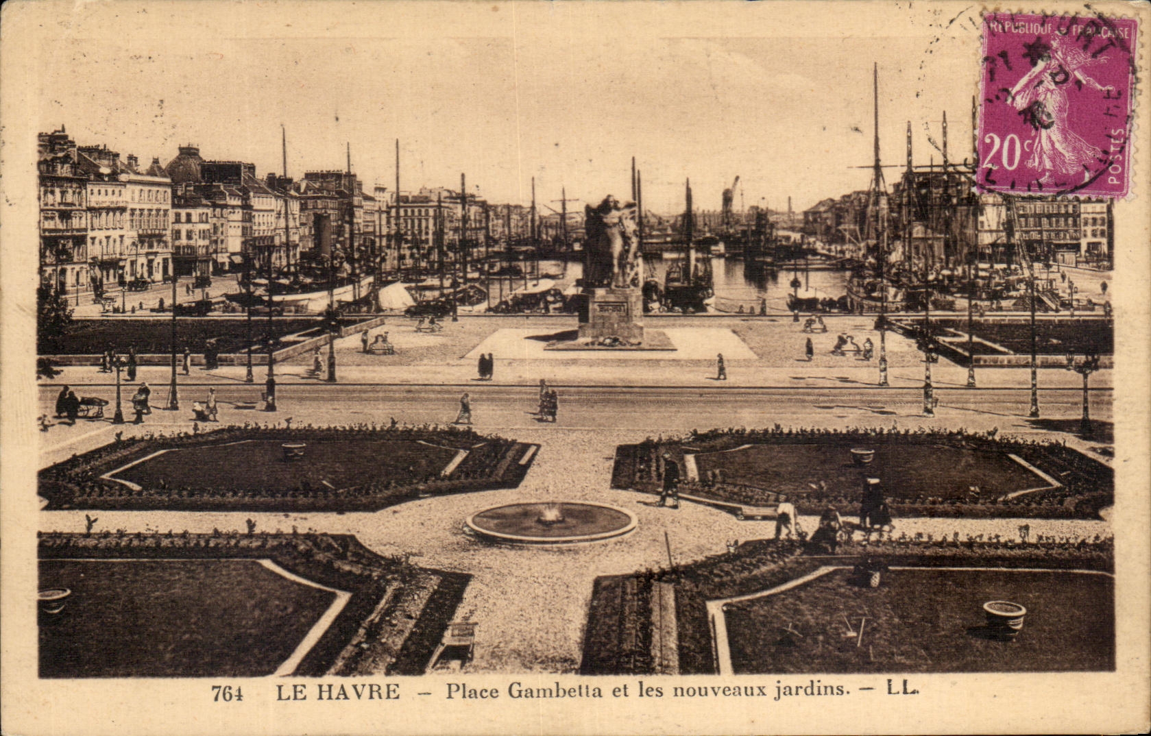 CPA Le Havre Place Gambetta et Les Nouveaux Jardins Port Bateaux