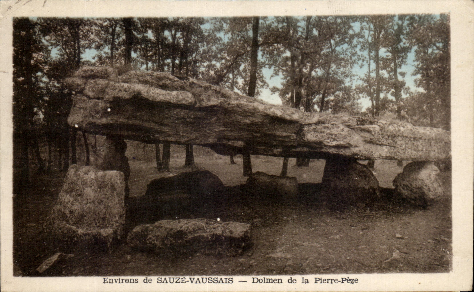 CPA Environs de Sauze Vaussais Dolmen de la Pierre Peze