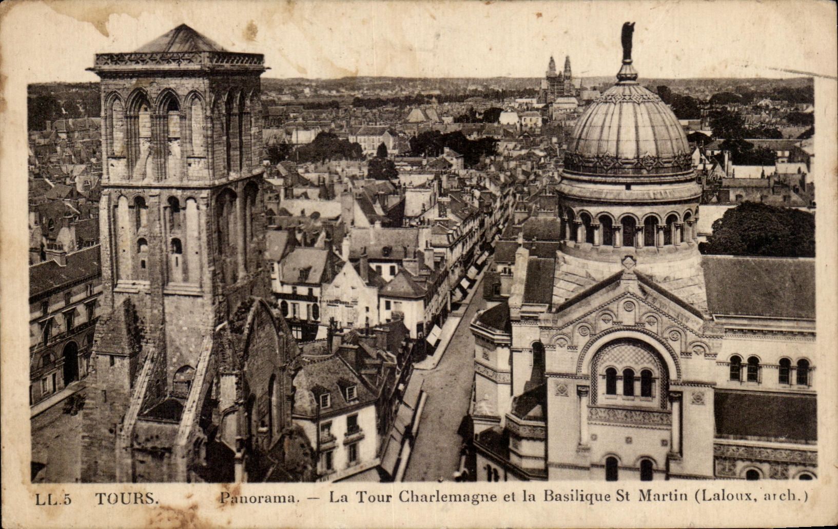 CPA Tours Panorama La Tour Charlemagne et la Basilique St Martin