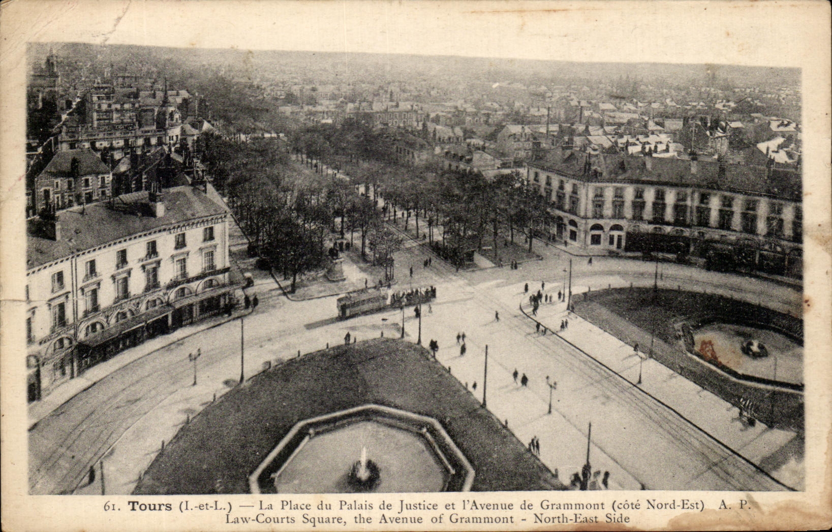 CPA Tours Le place du palais de Justice et l'Avenue de Grammont