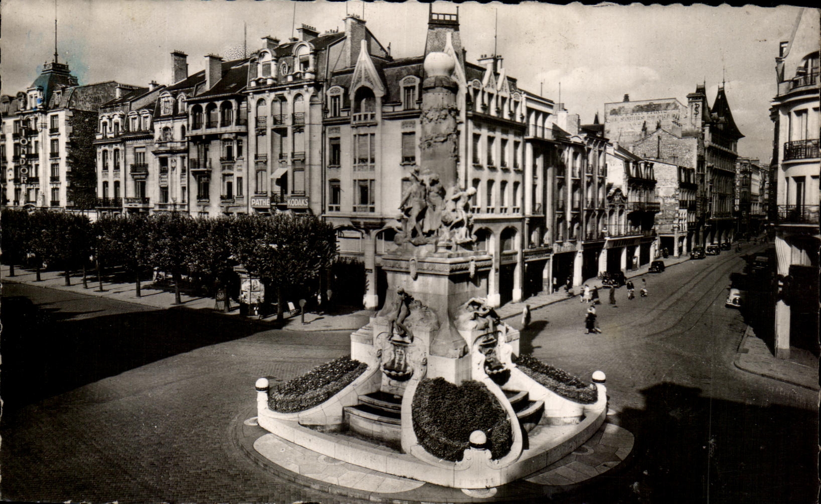 CPA Reims Place Drouet d'Erlon et Fontaine Sube