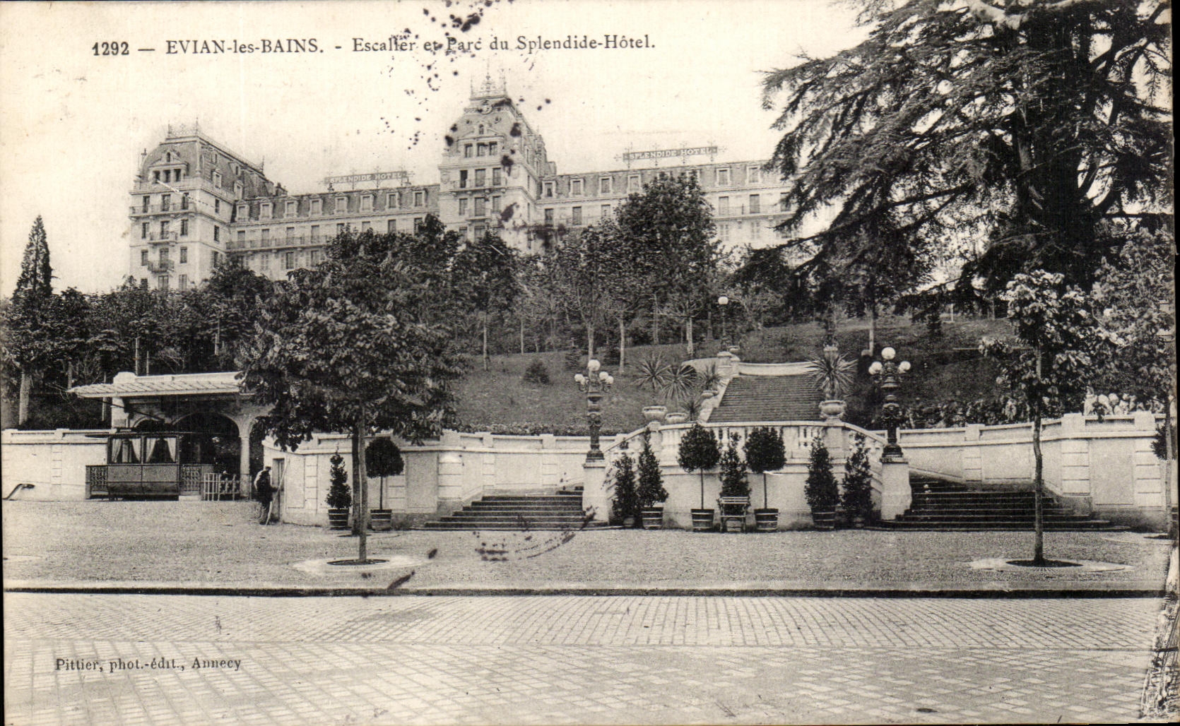 CPA Evian les Bains Escaller et parc du Splendide Hotel