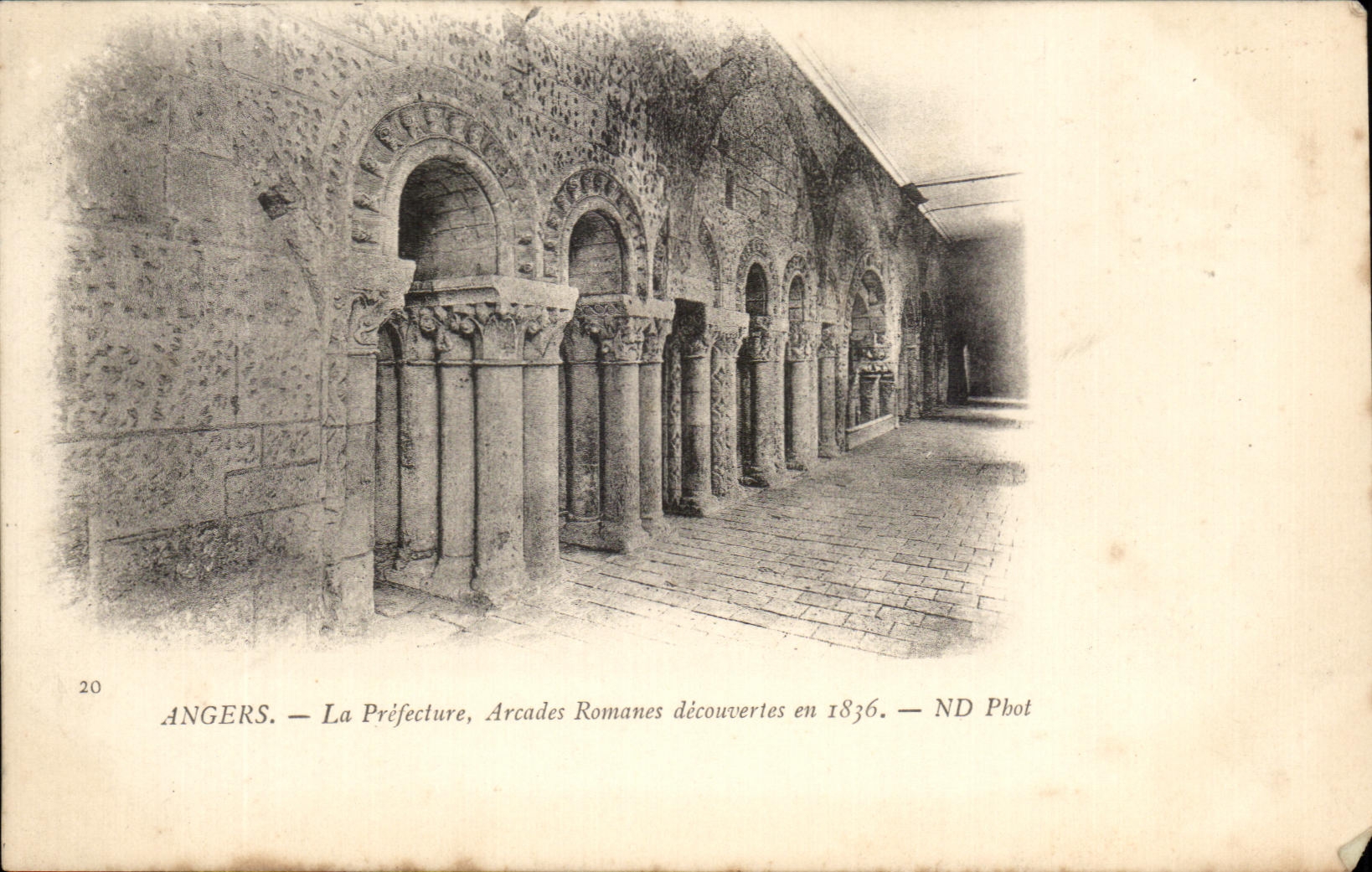 CPA Angers La Prefecture Arcades Romanes decouvertes en 1836
