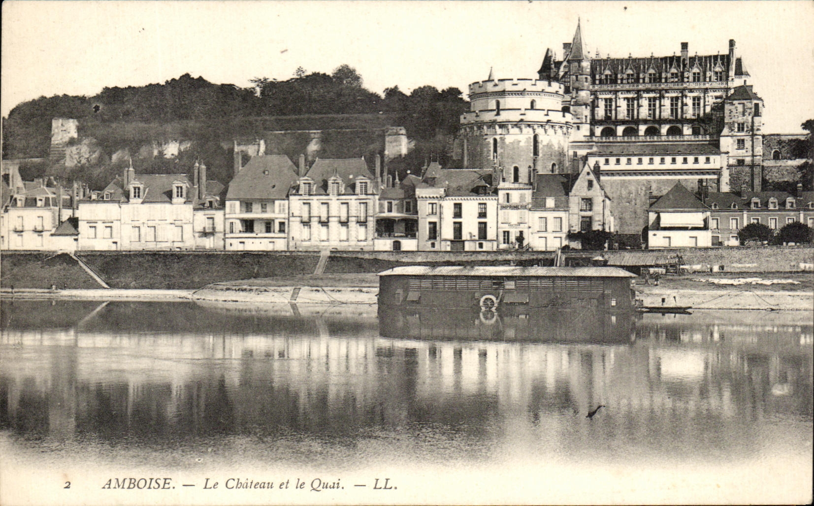 CPA Amboise Le Chateau et le Quai