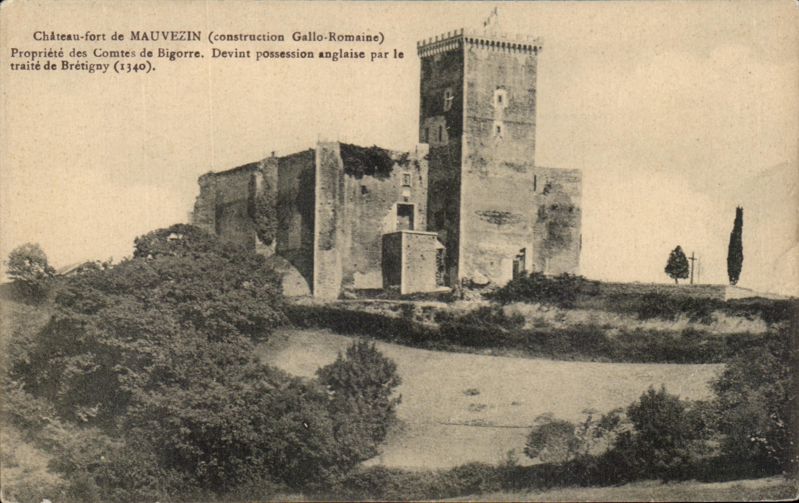 Château-fort de MAUVEZIN — construction Gallo-Romaine, propriété des Comtes de Bigorre, devint possession anglaise par le traité de Brétigny (1340)