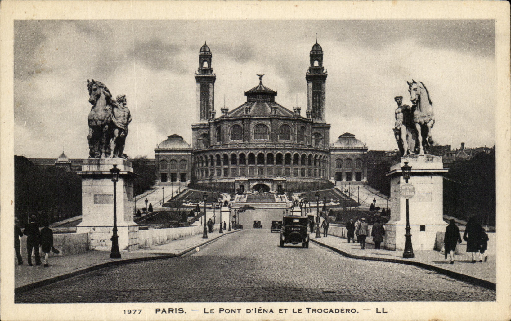CPA Paris Le Pont d'Iena et le Trocadero