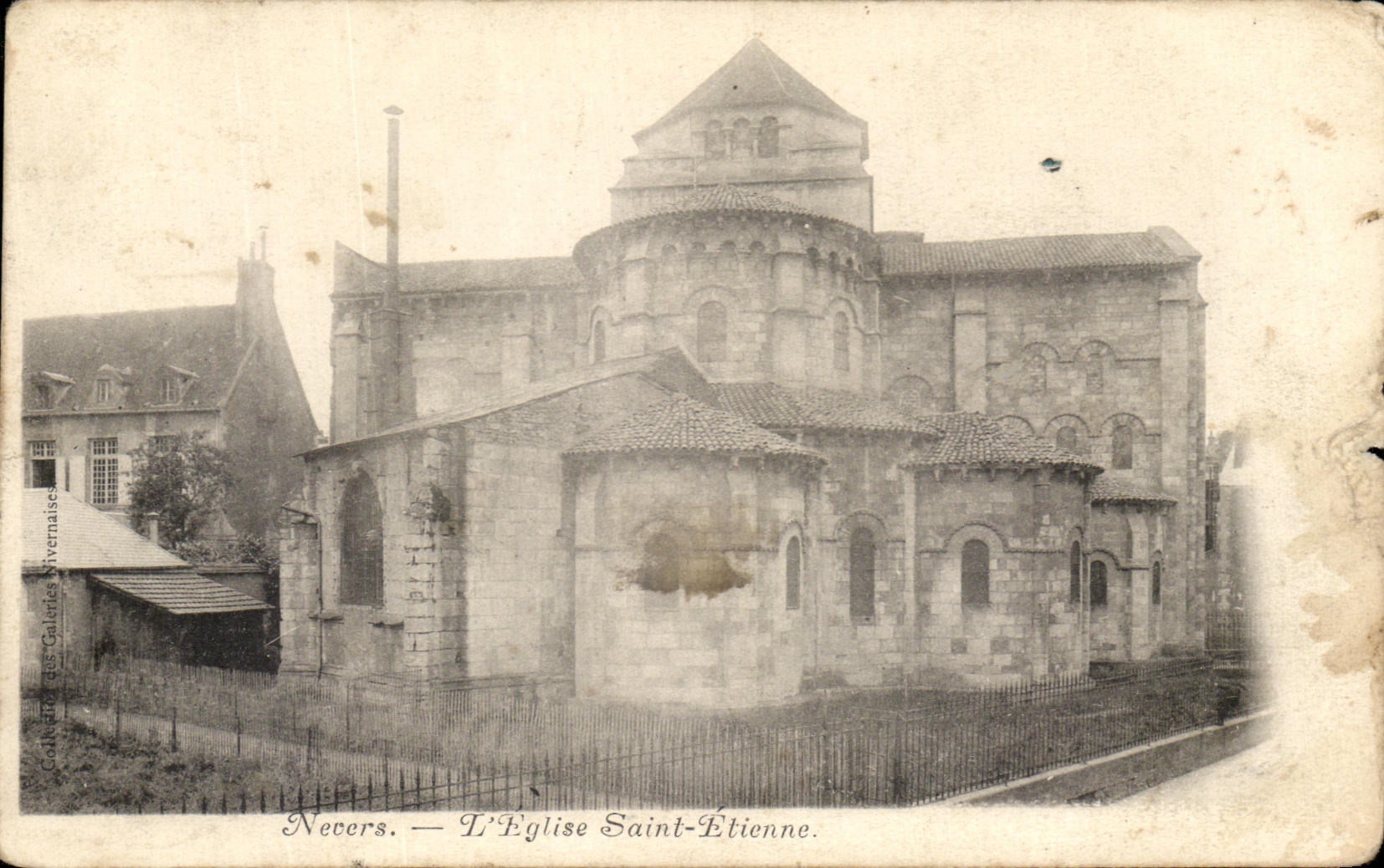 CPA Nevers L'Eglise Saint Etienne