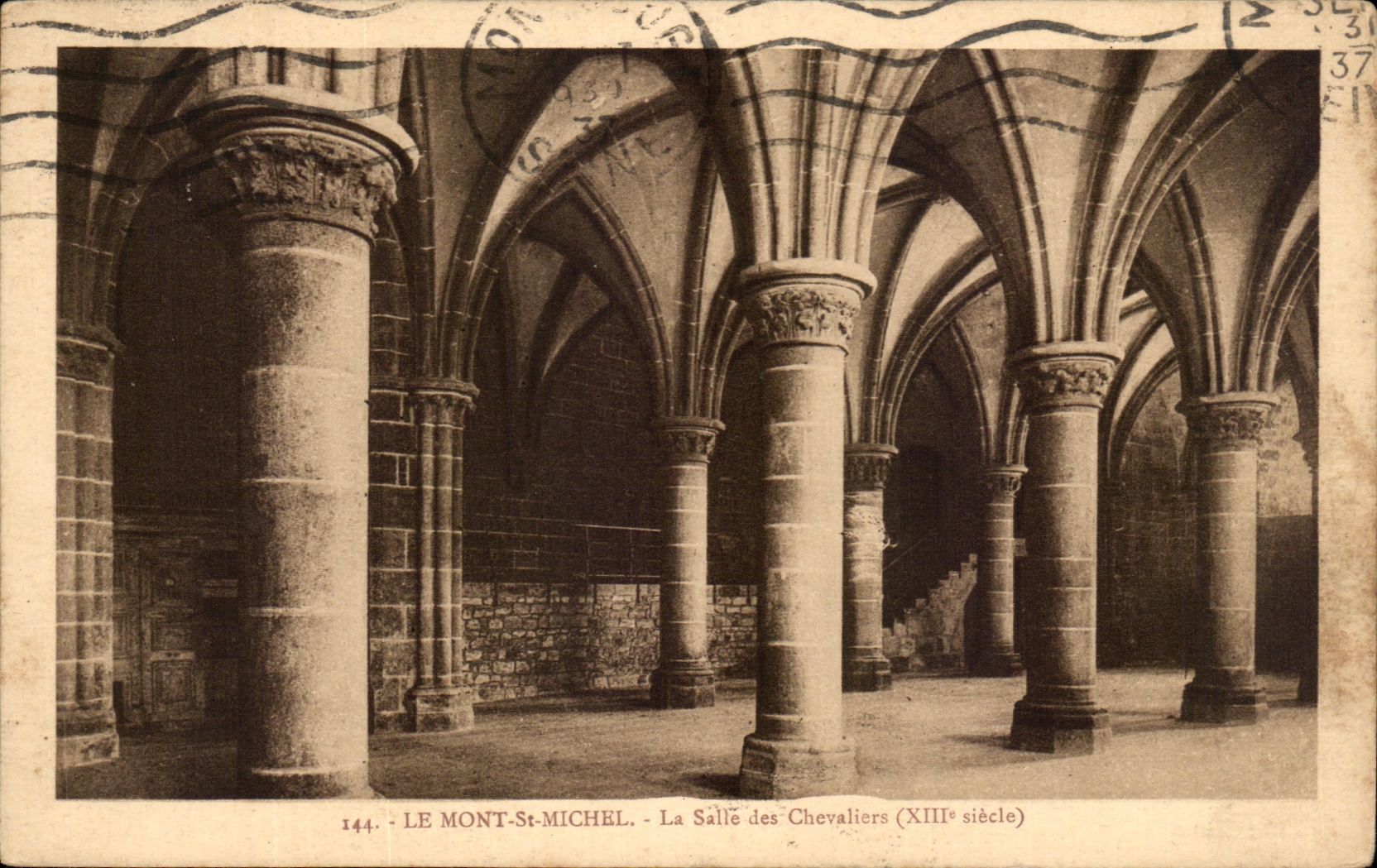CPA Le Mont St Mihcel La Salle Des Chevaliers